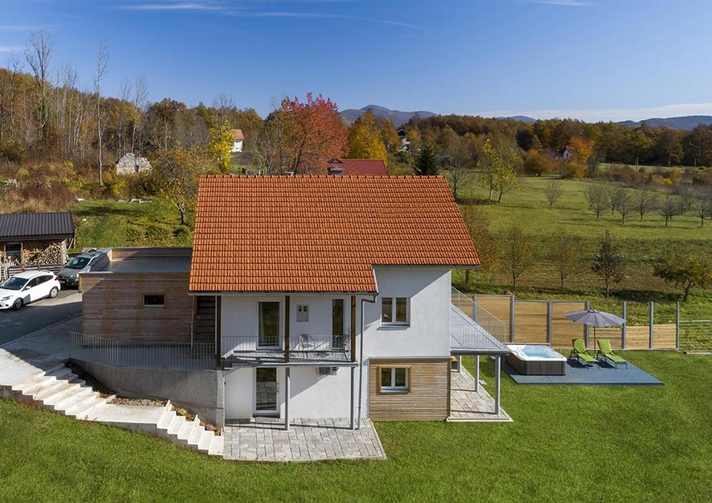Lovinac  Velebit Lodge מראה חיצוני תמונה