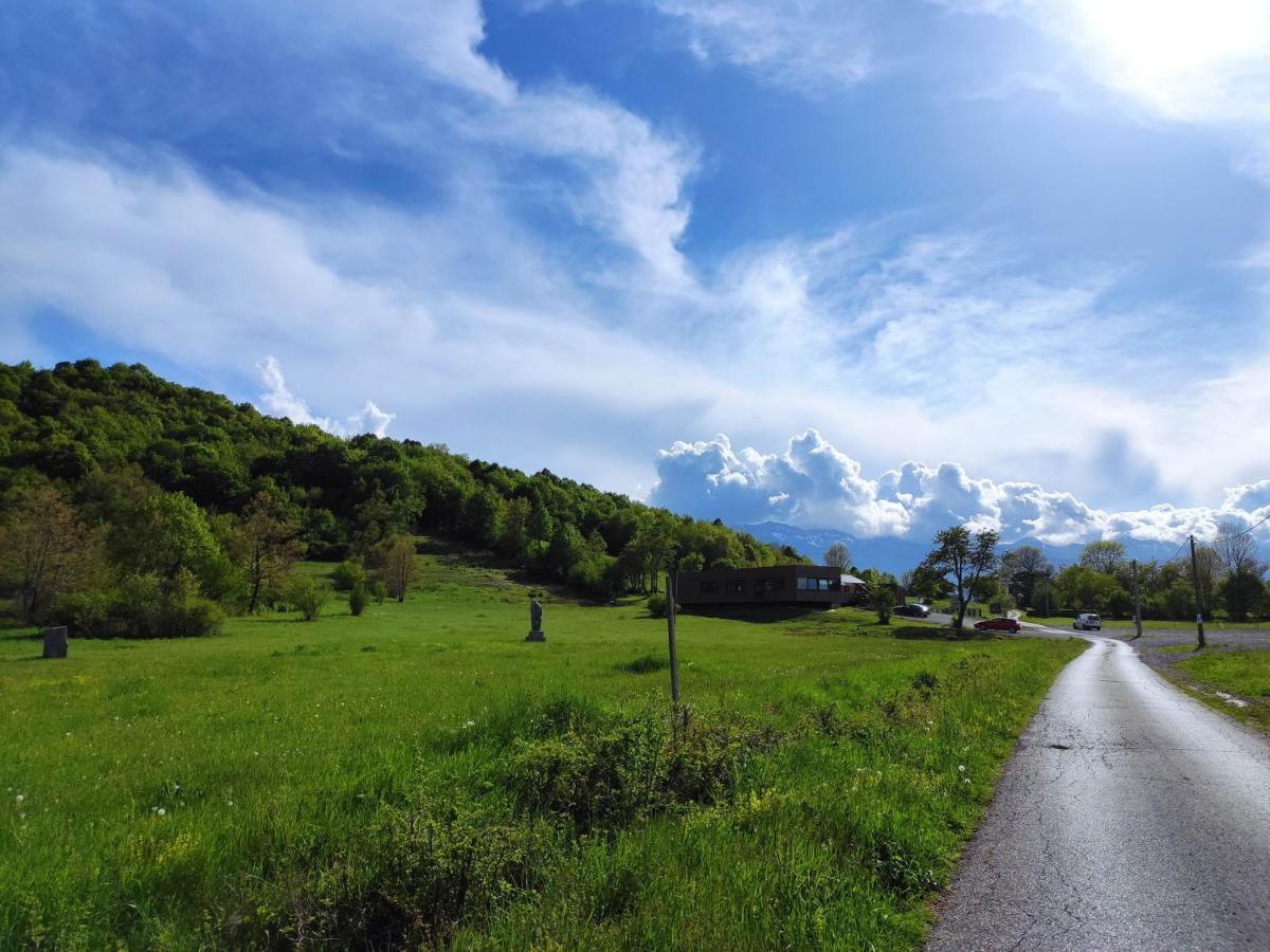 Lovinac  Velebit Lodge מראה חיצוני תמונה